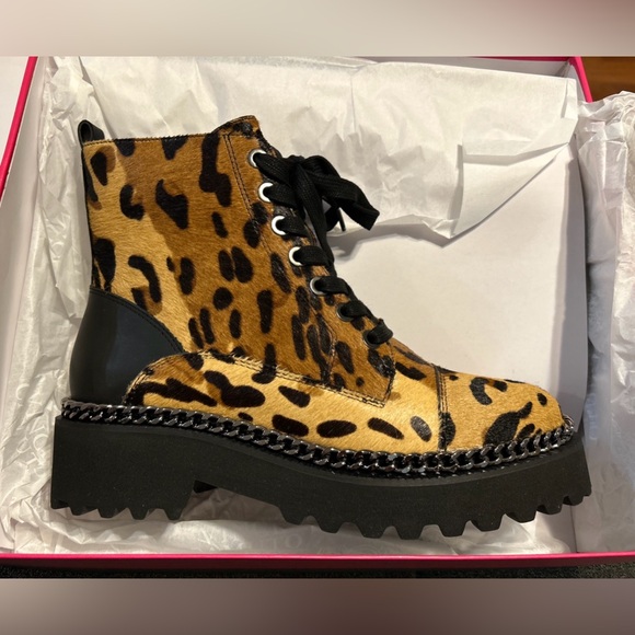 NWT NIB Vince Camuto Mindinta Calf Hair Combat Boot Leopard Print Brown Size 8 - Picture 4 of 10